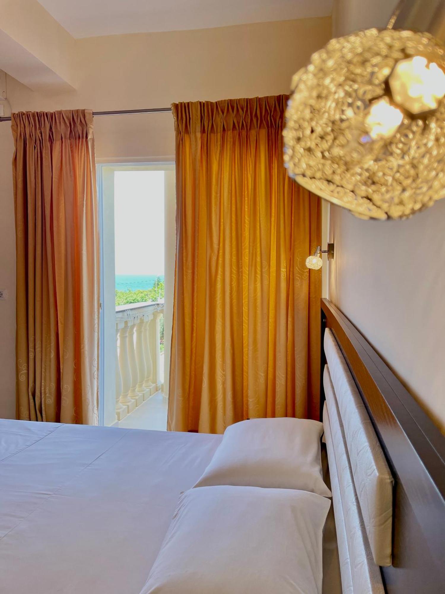 Marku Palace Εξαμίλιο Εξωτερικό φωτογραφία