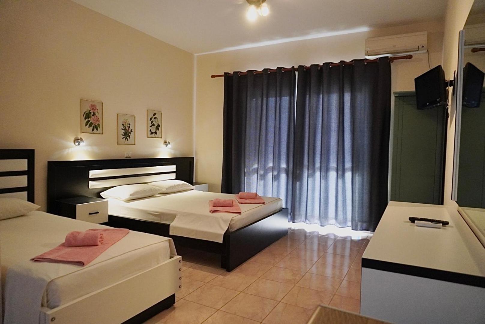 Marku Palace Εξαμίλιο Δωμάτιο φωτογραφία