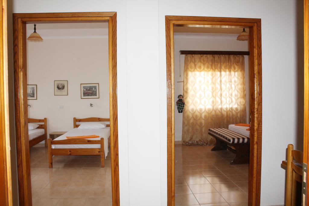 Marku Palace Εξαμίλιο Δωμάτιο φωτογραφία